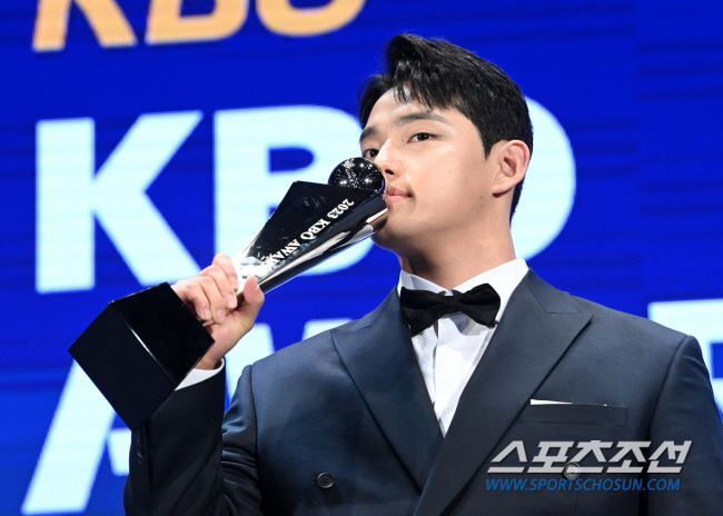 3년 전 뜨거웠던 '문김대전'…신인왕 '문'에 MVP '김'으로 응수할까