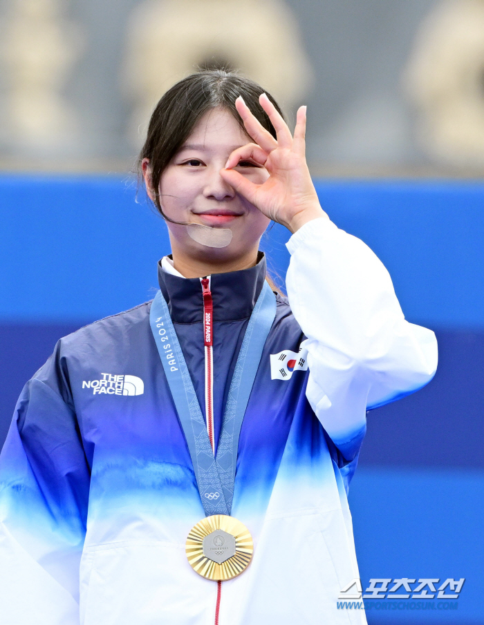 'AG 3관왕→올림픽 3관왕' 임시현의 새로운 목표 "우진 오빠처럼 정상…