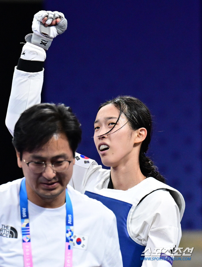 '우여곡절'로 시작한 김유진의 파리올림픽, '도장깨기' 성공하며 金메달로…