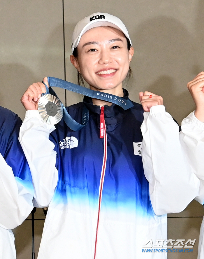 "지구촌이 화들짝" '사격 은메달' 김예지, 기자회견 중 실신…다행히 이…
