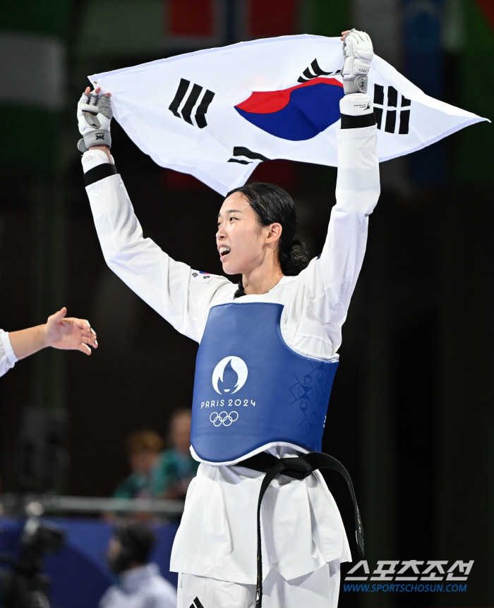 "태극전사 11명중 1명이 金!" 초미니 국대 143人의 '갓성비-최다金…