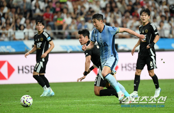 '선배' 손흥민, '후배' 양민혁 향한 뼈가 되는 조언 "EPL 쉽지 않…