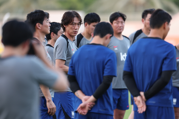 '약속의 땅? 아니면 쇼크의 땅?' 오만 입성한 홍명보호, 키워드는 '밀…