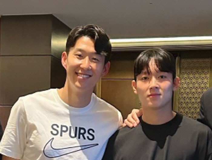 한국 축구에 이런 장면은 없었다, 양민혁 패스→손흥민 골 본다...토트넘…