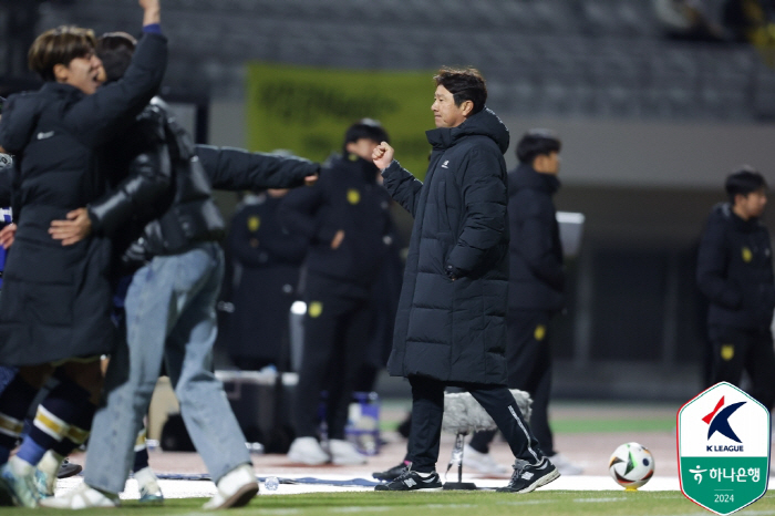 뒤집기 노리는 김도균 감독의 플랜 "전반 득점해야, 많이 뛰어야 산다"[…