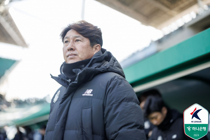 '석패' 김도균 이랜드 감독 "선수들 자랑스럽다, 내년에도 승격 도전하겠…