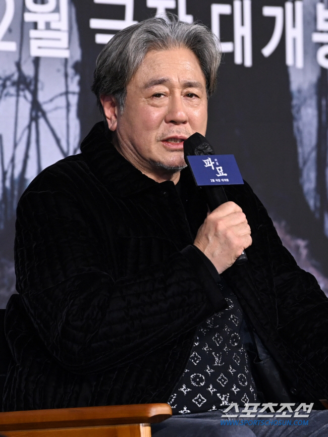 최민식, 尹 탄핵 정국에 고개 숙였다 "아스팔트 위 응원봉, 젊은이들에 …