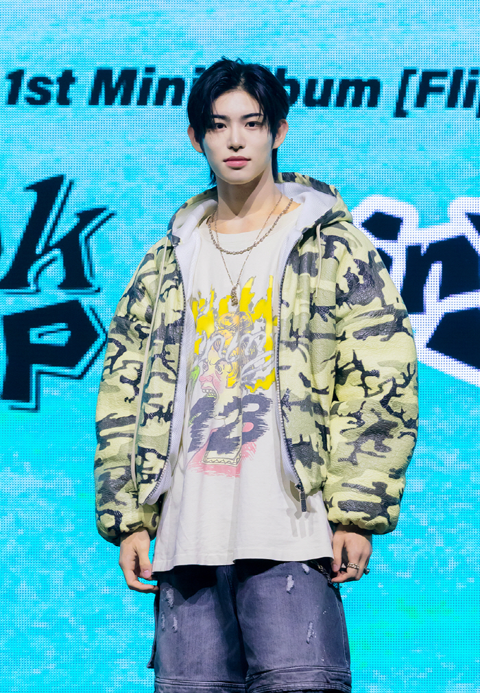[SC현장] "JYP 9년 연습생 출격"…킥플립, 박진영→스키즈 장담한 …