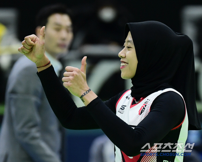 5세트에만 10점 괴력! 정관장 메가 "웃으면 긍정의 힘이 나와요" [현장인터뷰]