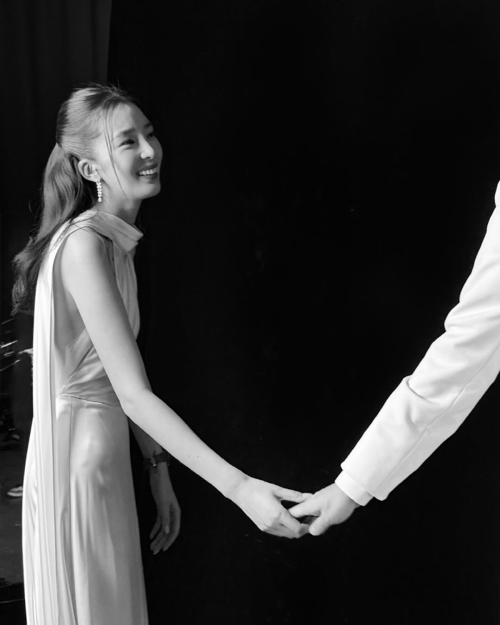 [공식] 아이린, 신랑 얼굴 가린 결혼 발표.."평생 함께하고픈 사람 만…