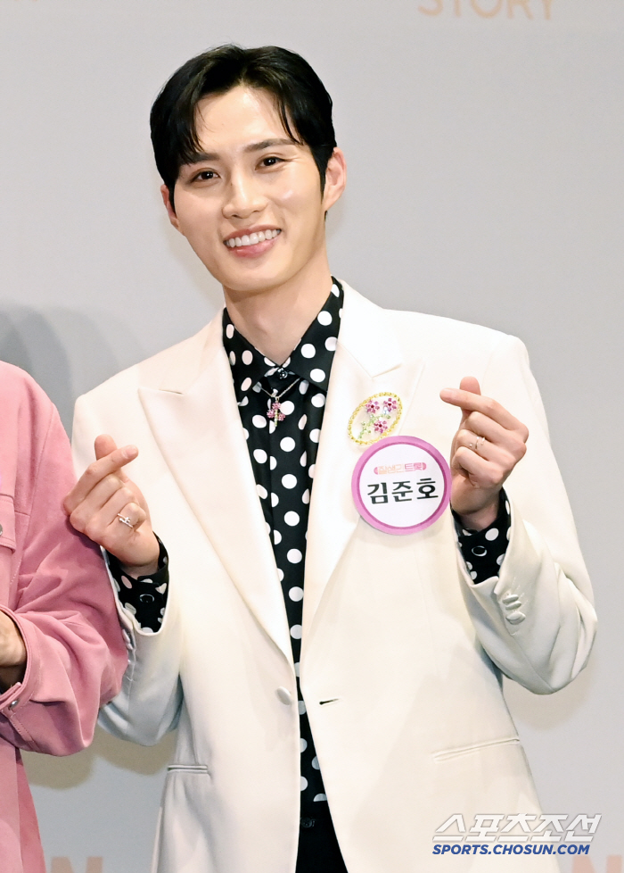 [포토] 김준호, 잘생긴 미소로 아이컨택