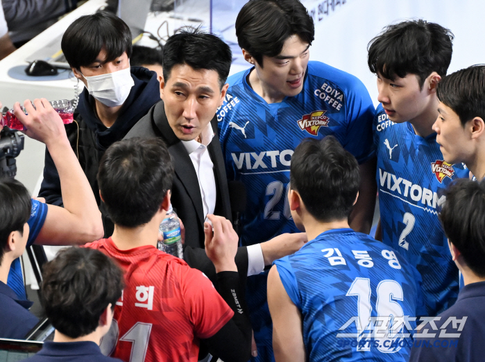 외국인,서재덕,신영석 없이도 최강 1위에 한세트를 따내다니... 5연패지만 칭찬. "젊은 선수들로 나쁘지 않았다"