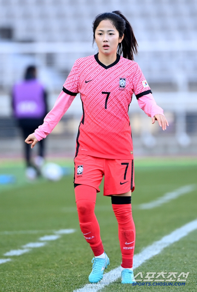 '축구여신'이민아,오타와 이적...추효주와 한솥밥 'AGAIN 오타와 미…