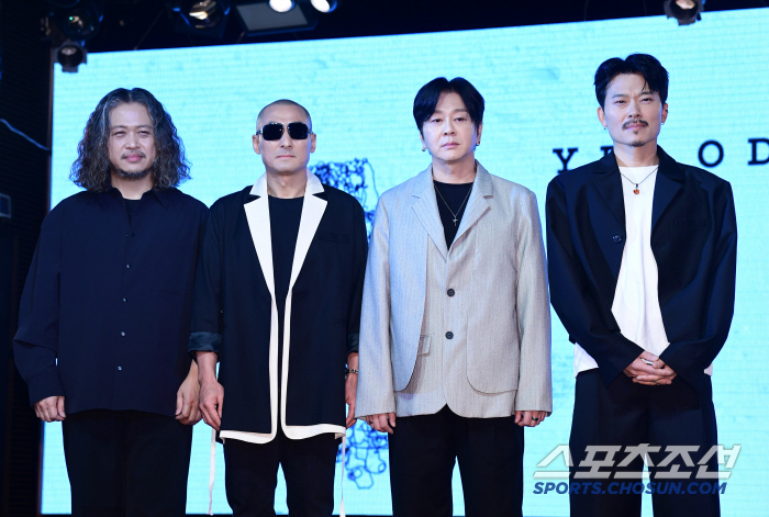 [SC현장]"살아있는 음악"…암투병 이겨낸 YB, 30주년에 'K-메탈'…