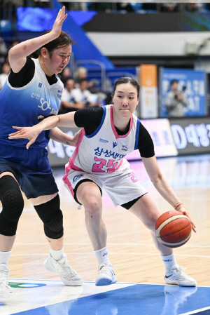 '막판 대혼전' WKBL 마지막 2-4위 경쟁 그들만의 계산법…삼성생명 '실낱희망', 신한은행 'BNK딜레마'
