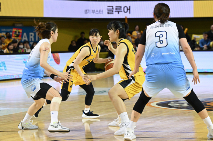 '막판 대혼전' WKBL 마지막 2-4위 경쟁 그들만의 계산법…삼성생명 …
