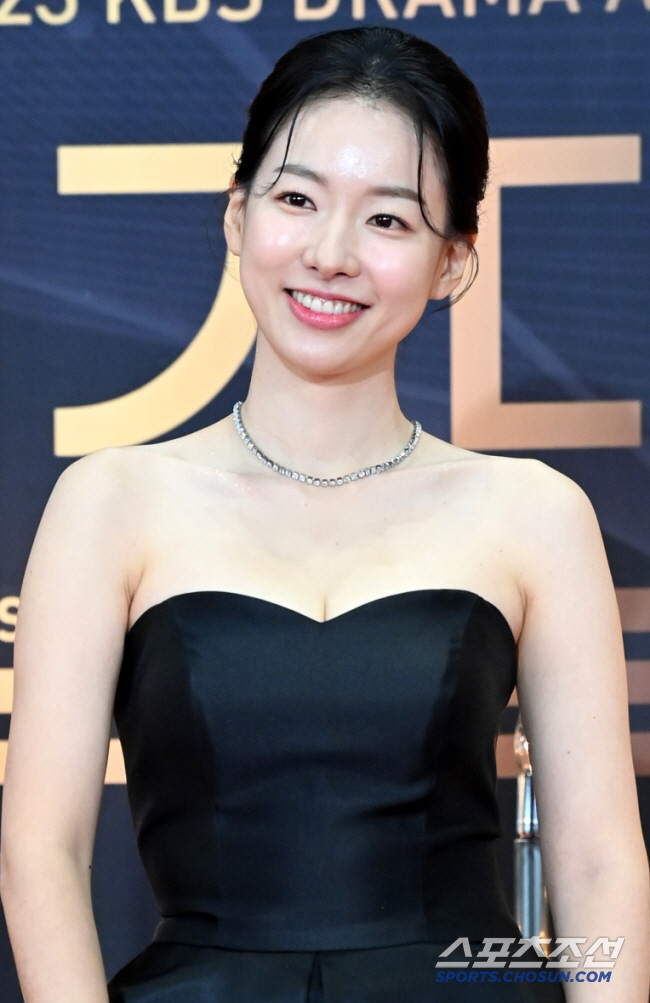 '원경' 이시아, 라이브 중 "성관계 안 해봤냐" 질문에 당황…웃으며 보…