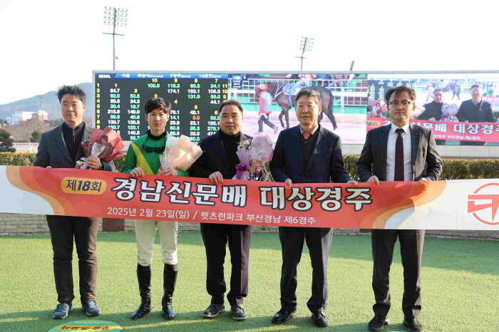 [경마]삼관경주 전초전, '오아시스블루'가 웃었다