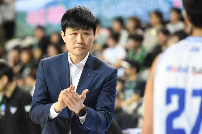 [현장인터뷰] 가스공사 강 혁 감독 "수비에서 풀지 못했다. 김준일, 니콜슨 겹치는 부분, 조정 필요하다"