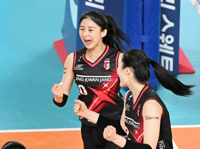 '김 다 빠진 빅매치?' 이선우 폭발한 정관장, 1위 확정 흥국생명에 대…