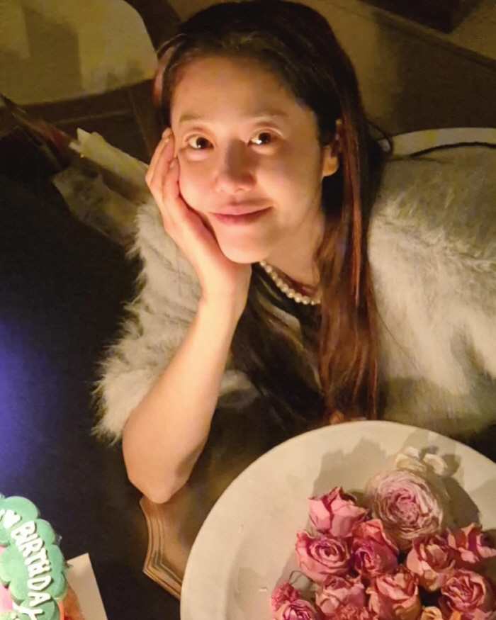 고현정, 화려한 생일파티...선물 한가득 감사 인사= 반전 애교 "이런 …