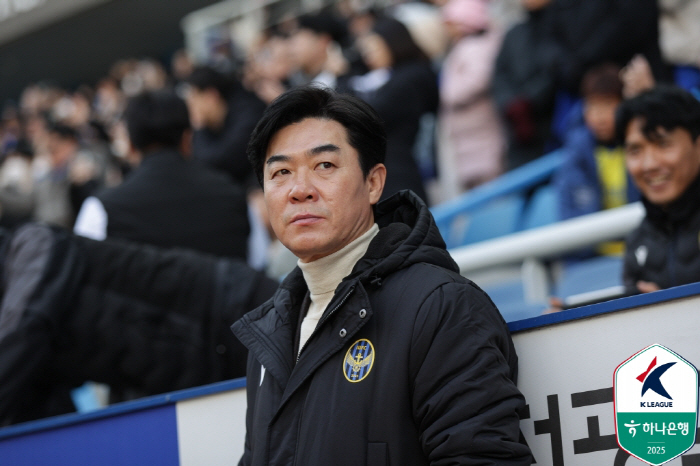 "2부 팀들이 더 좋다는 느낌"...윤정환 감독도 주목한 잔디→"좀 더 관심 가져줬으면 하는 바람"[K리그2 현장인터뷰]
