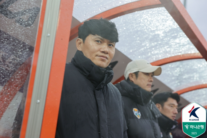 '전북 원정'정경호 강원 감독"발톱 깨진 이지호,투혼 기대해"[K리그1 현장 인터뷰]