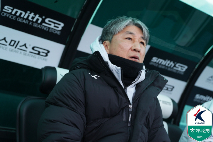 "축구에선 한국이 독일을 이기는 이변도 나와"...'우승 후보' 인천 잡아낸 전경준 감독, "선수들과 잘 준비해 승리"[K리그2 현장 기자회견]