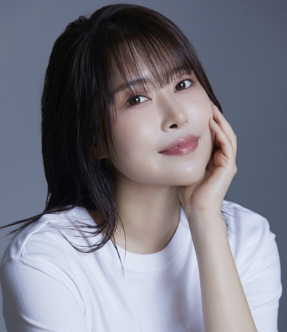 이전 얼굴 싹 사라진 이세영, '눈·코·가슴 성형수술' 후 새로 찍은 프…
