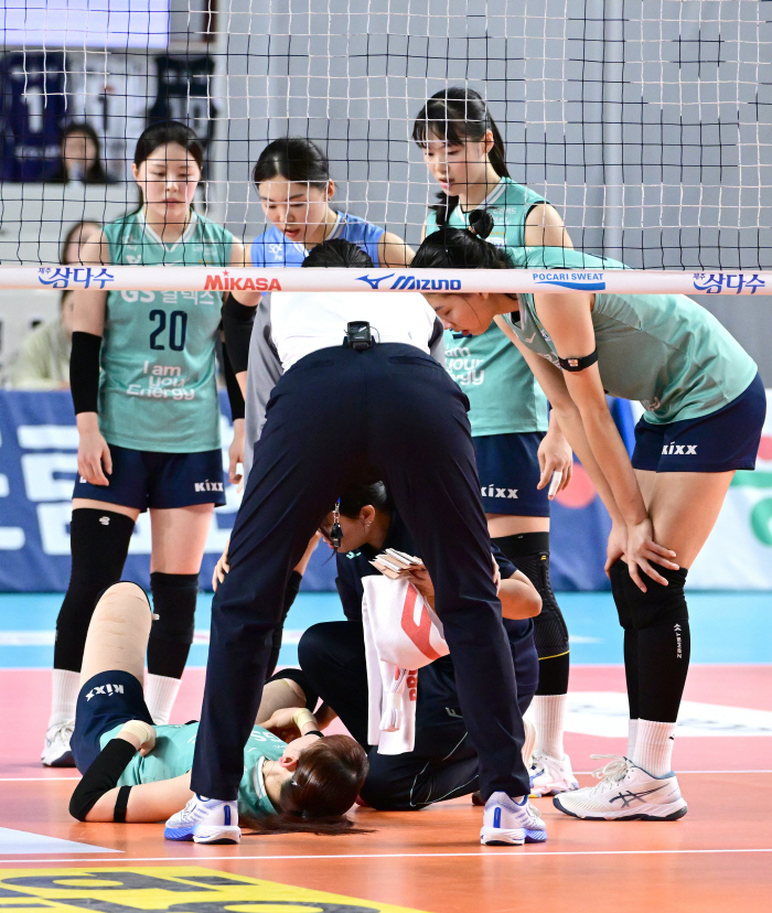 '악!' 무릎 감싸쥔 안혜진, 긴 부상+재활 이겨냈는데…또 쓰러졌다 '아…