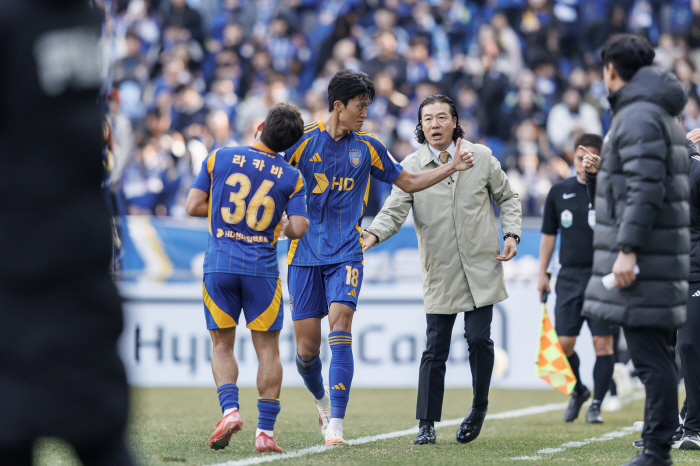 "4경기 단 1실점→'마스크' 조현우 복귀" 울산, 수원FC 상대 4연승…