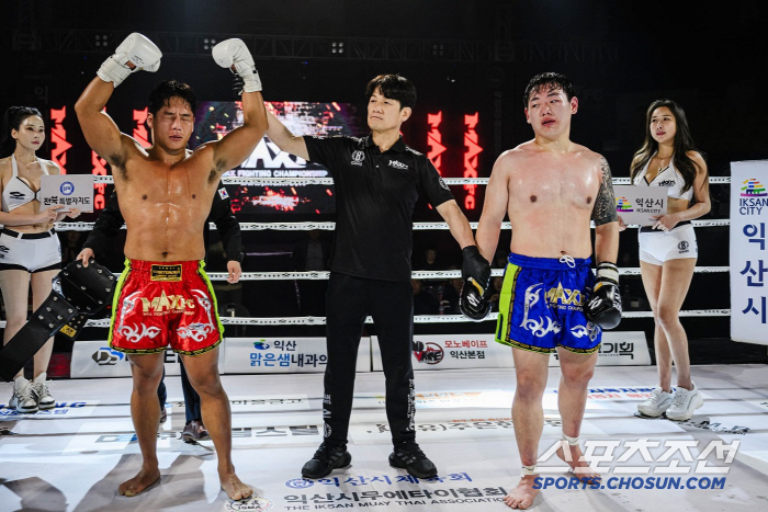 김준화 2대1 판정승, 챔피언 벨트 지켰다. MAX FC 10주년 대회 …