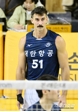 '싱거웠던 미리보는 PO' 새 외인 러셀 18점 대한항공, 나경복 비예나 황택의 뺀 KB손해보험에 3대0 완승. 26일 다시 봅시다[의정부 리뷰]