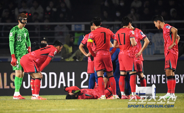 '멀뚱멀뚱' 정신줄 놓은 韓 축구, 이강인 아픔→황인범 복귀…홍명보호 요…