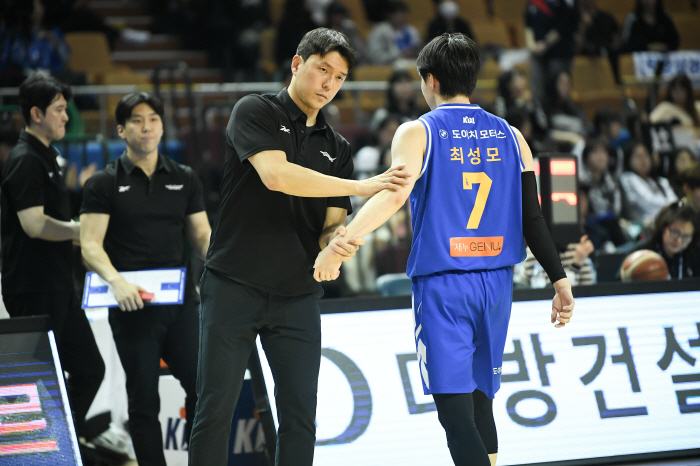 '957명' 서울 삼성 팬 보기 부끄러운 수준, '4연속 최하위 위기' 김효범 감독 "철저한 개혁…정말 죄송"
