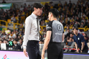[공식발표]'판정 불만→심판과 신체 접촉' 김주성 DB 감독, 제재금 400만원 징계