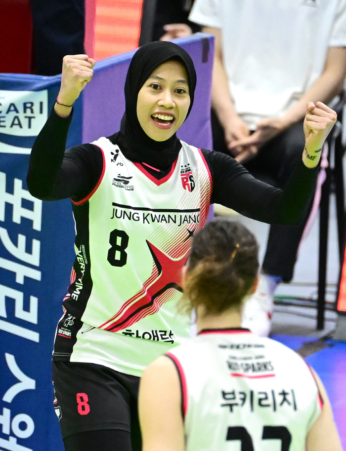 김연경 나와! 정관장, 현대건설 3-0 셧아웃 → 역대 7번째 '하극상'…