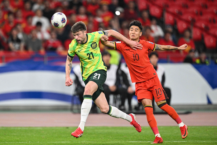 '中 GK 황당 실수→추가골 헌납' 최하위 중국, 월드컵 꿈 멀어진다…호…