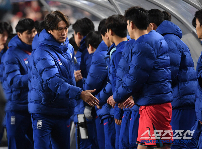 '이라크 극장패' 홍명보호, 9차전 비겨도 북중미行 확정→이란, 日이어 '2호' 티켓…'희망'만 남은 中, 벤투호에 눈물 북한→첫 예선 탈락 굴욕