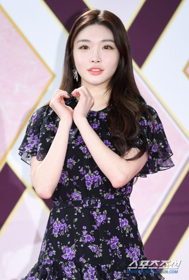 청하, 가정사 밝혔다 "홀로 키워준 母, 많이 아팠지만 오뚝이처럼 일어나" ('PDC')