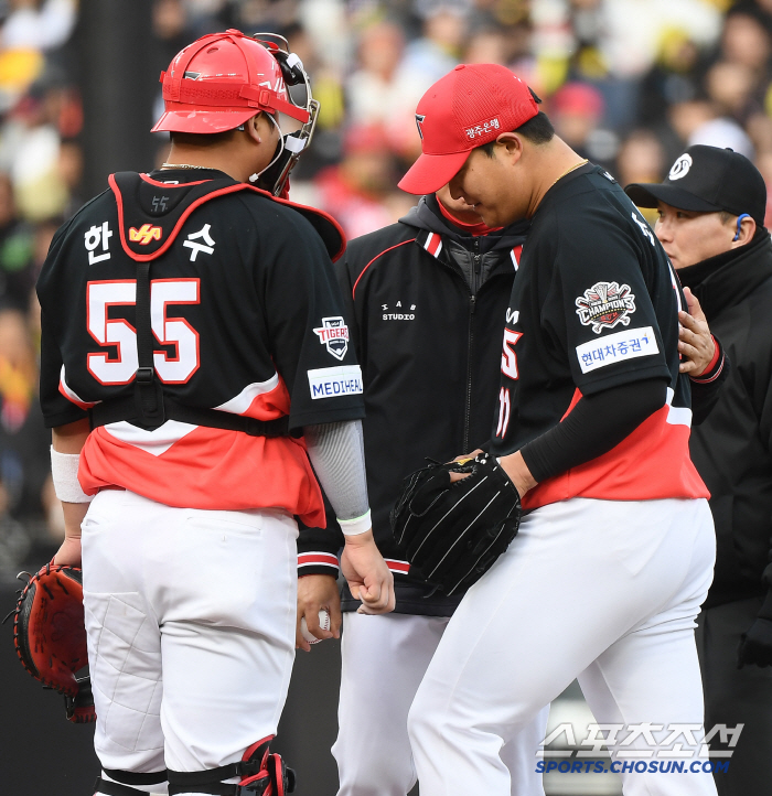 'ERA 꼴찌→역전패 1위'…'국대 마무리'도 불안, 선발 QS에도 이길 수가 없다