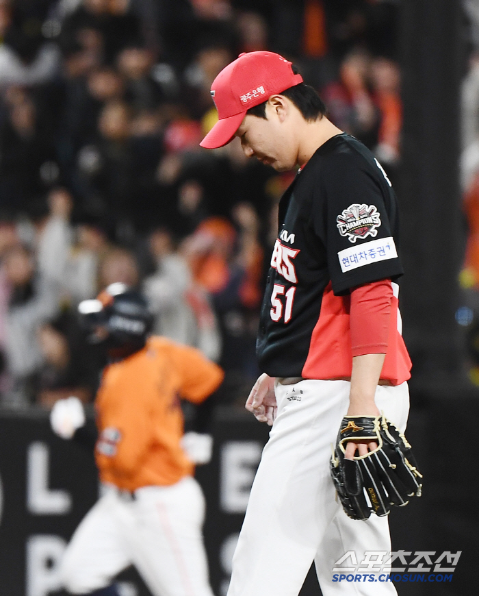 'ERA 꼴찌→역전패 1위'…'국대 마무리'도 불안, 선발 QS에도 이길…