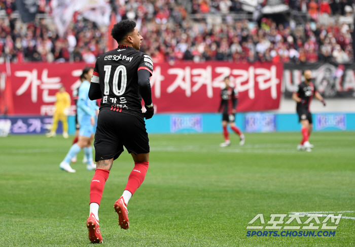 "린가드도 OK!" '국제적 망신' 서울월드컵경기장 잔디 이슈, 일단 '…