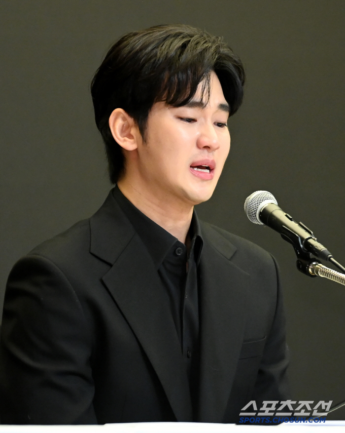 김수현 "'눈물의 여왕' 당시로 돌아가도, 열애 인정할 수 없어"