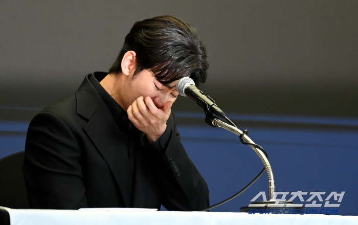 김수현 "故김새론과 미성년자 시절 교제하지 않아.. 음주사고 당시 다른 남성과 교제"