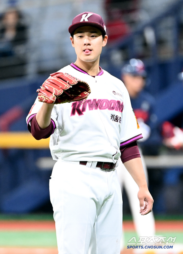 "특별한 선택했으니 특별한 관리를"…122구 투혼의 데뷔전 승리, '특급 신인' 열흘 휴식 준다