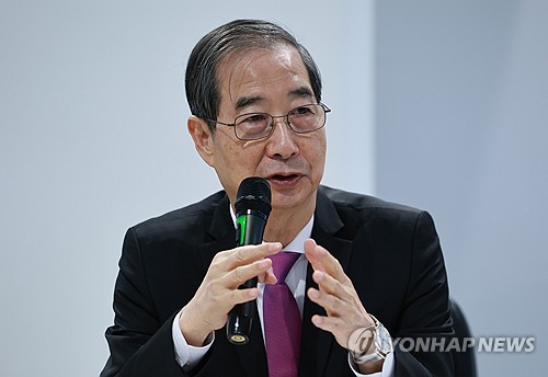韓대행 "기업이 지방에 가도록 지원"…제주혁신성장센터 방문