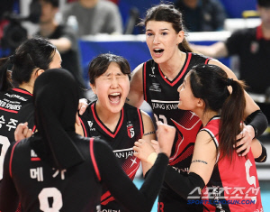 역사에 남을 투혼, 감동 드라마...김연경 '라스트 댄스'가 빛났던 건, '공동 주연' 정관장 있어서였다