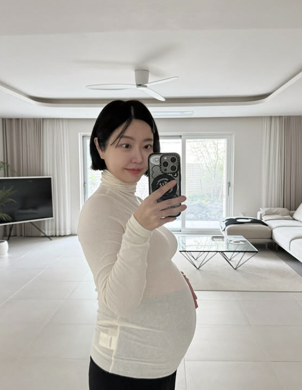 '쌍둥이 임신' 레이디제인, 숨 찰 정도로 거대해진 D라인..겉옷입어도 못 숨겨