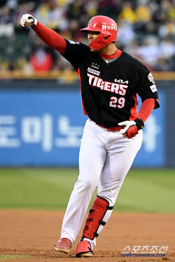 "홈런은 네 전부가 아냐!" MVP 공백은 잊어라. 꽃감독 쓴소리 결국 …